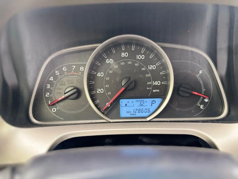 2014 Toyota RAV4 XLE Sport Utility 4D - image 18