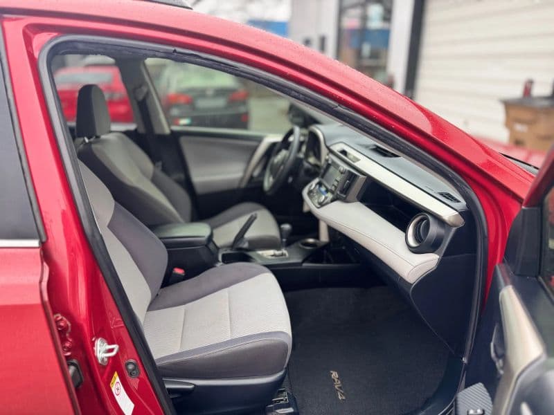 2014 Toyota RAV4 XLE Sport Utility 4D - image 16