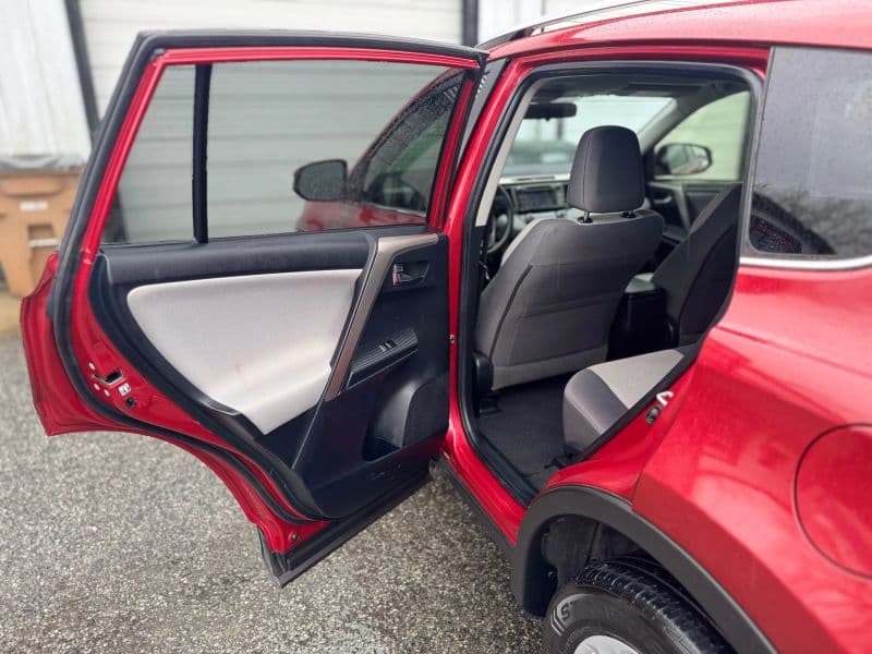 2014 Toyota RAV4 XLE Sport Utility 4D - image 10