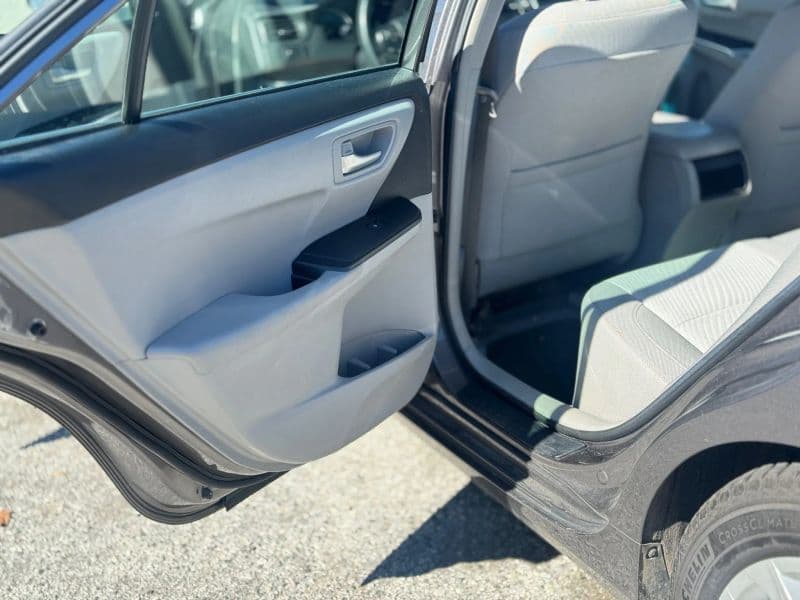 2016 Toyota Camry LE Sedan 4D - image 11