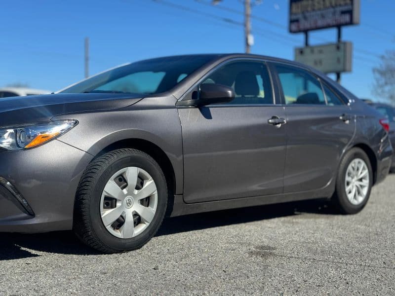 2016 Toyota Camry LE Sedan 4D - image 4