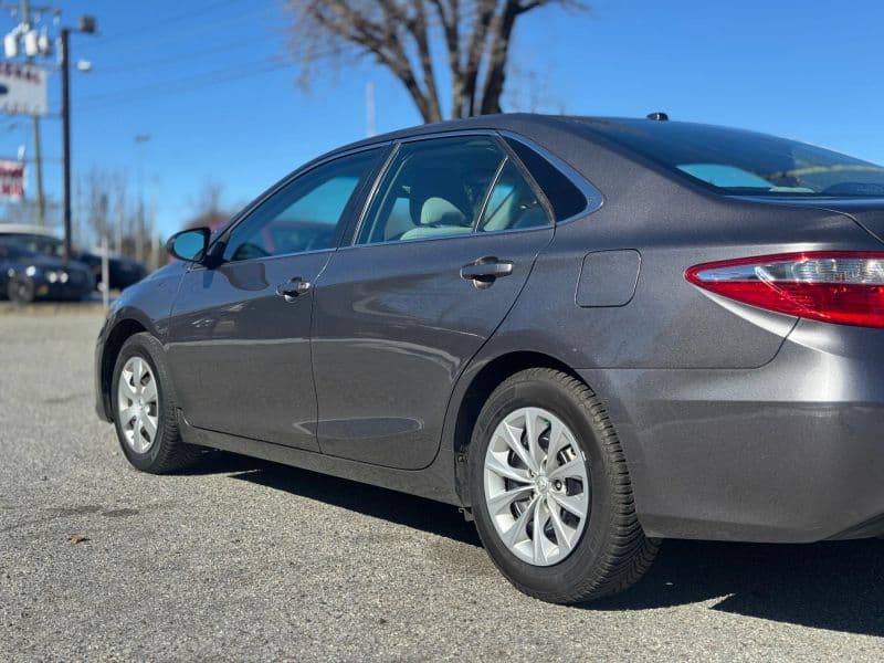 2016 Toyota Camry LE Sedan 4D - image 8