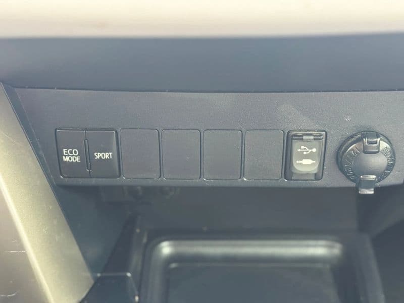 2014 Toyota RAV4 XLE Sport Utility 4D - image 23
