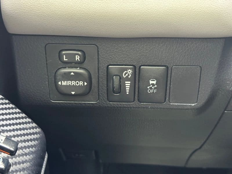 2014 Toyota RAV4 XLE Sport Utility 4D - image 21