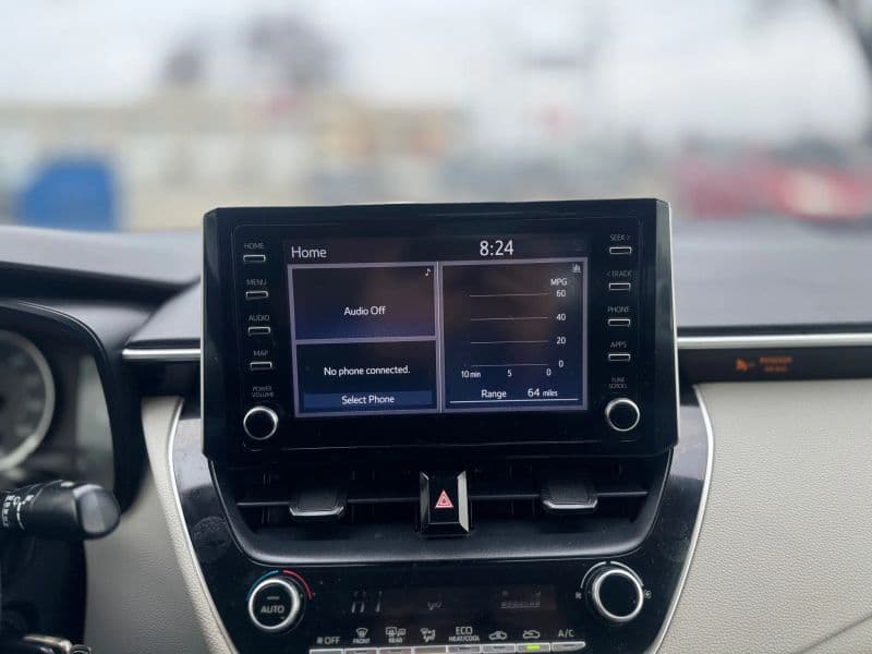 2020 Toyota Corolla LE Sedan 4D - image 19