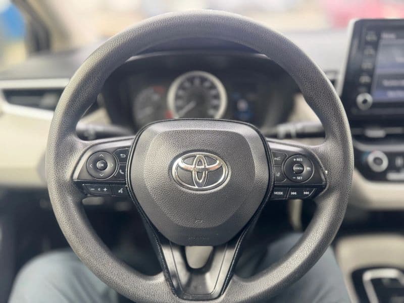 2020 Toyota Corolla LE Sedan 4D - image 21