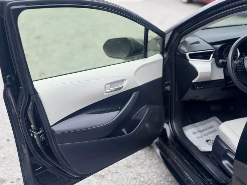 2020 Toyota Corolla LE Sedan 4D - image 9