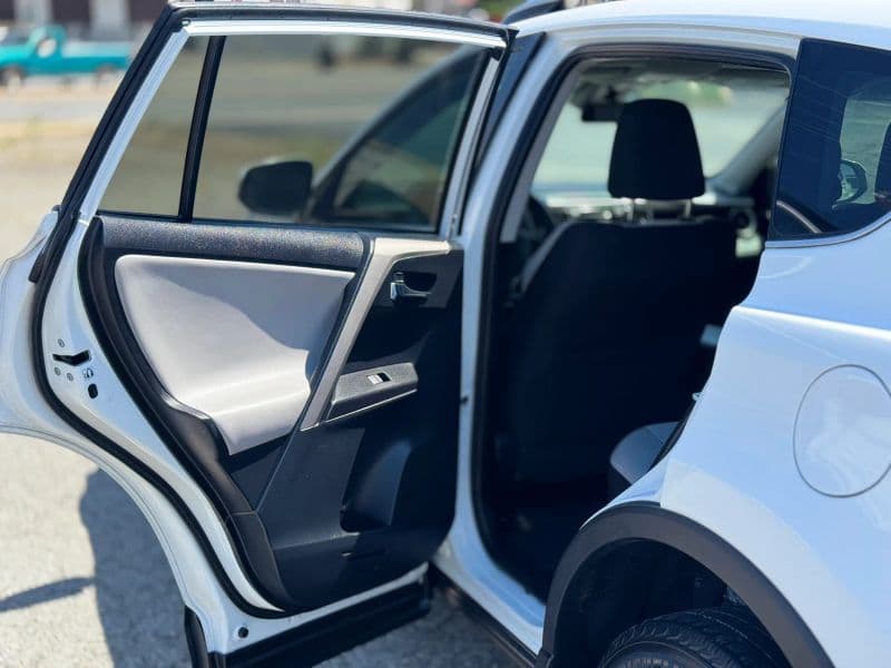 2017 Toyota RAV4 XLE Sport Utility 4D - image 10