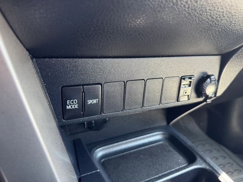 2017 Toyota RAV4 XLE Sport Utility 4D - image 18
