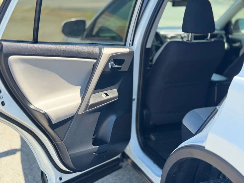 2017 Toyota RAV4 XLE Sport Utility 4D - image 9