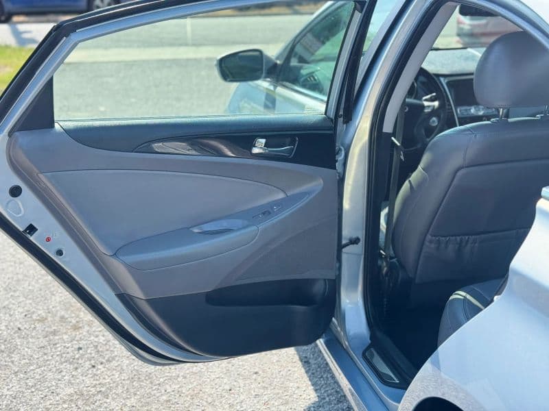 2013 Hyundai Sonata Limited Sedan 4D - image 9