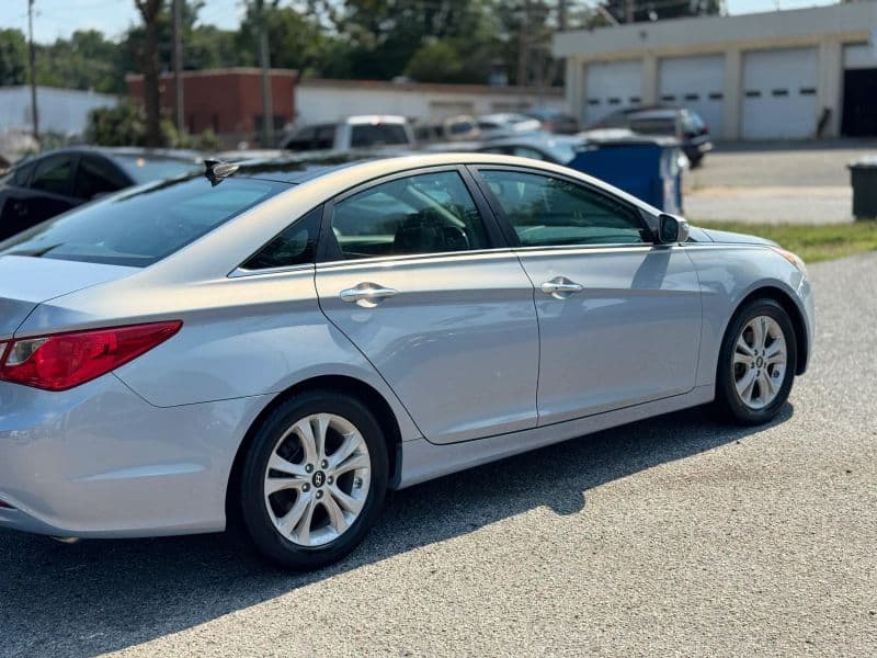 2013 Hyundai Sonata Limited Sedan 4D - image 4