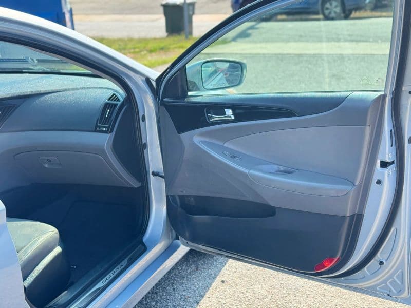 2013 Hyundai Sonata Limited Sedan 4D - image 13
