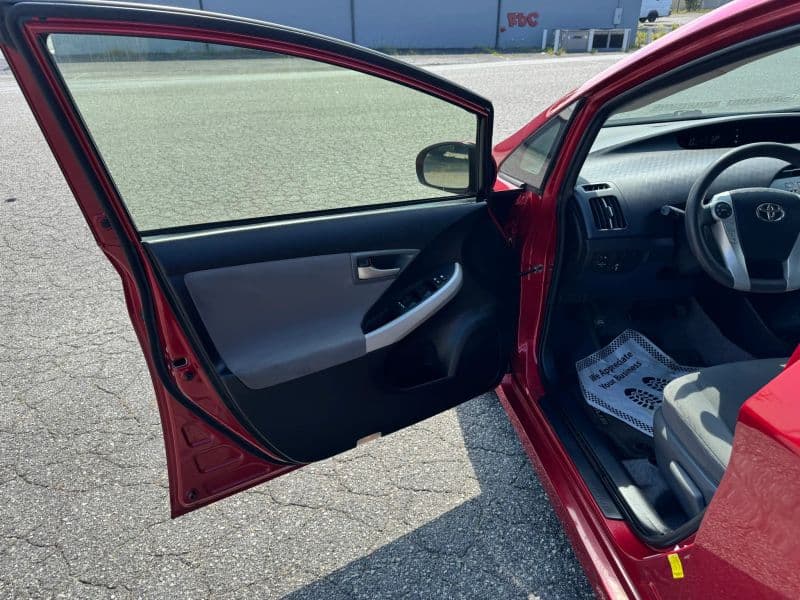 2013 Toyota Prius Two Hatchback 4D - image 8