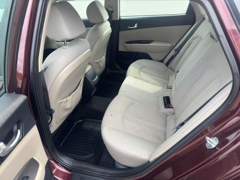 2016 Kia Optima LX Sedan 4D - image 10