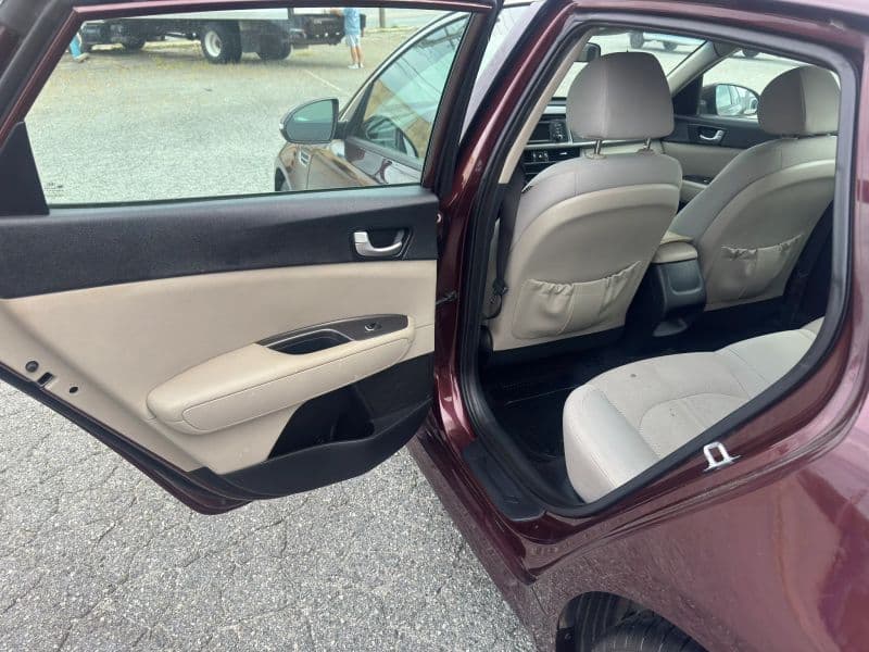 2016 Kia Optima LX Sedan 4D - image 9