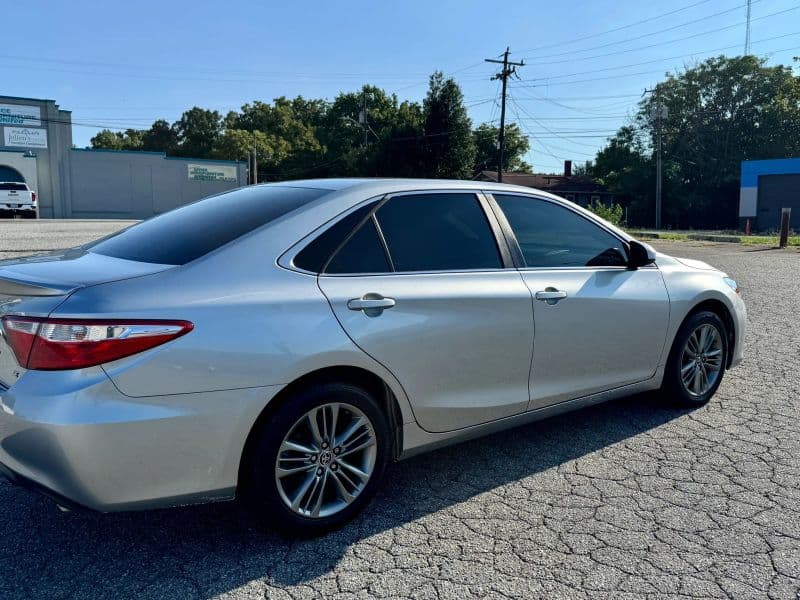 2016 Toyota Camry SE Sedan 4D - image 3