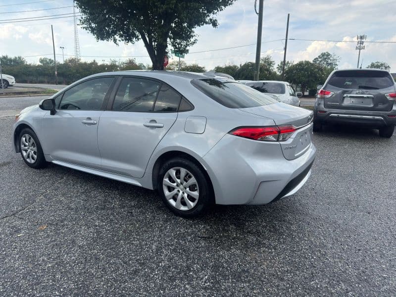 2020 Toyota Corolla LE Sedan 4D - image 3