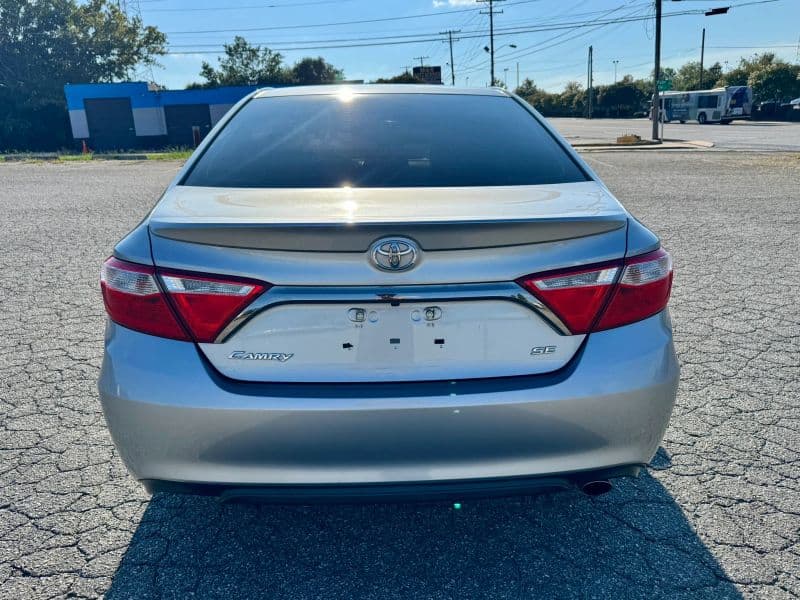2016 Toyota Camry SE Sedan 4D - image 4