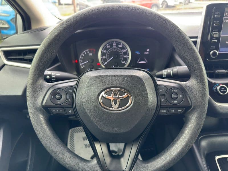 2020 Toyota Corolla LE Sedan 4D - image 17