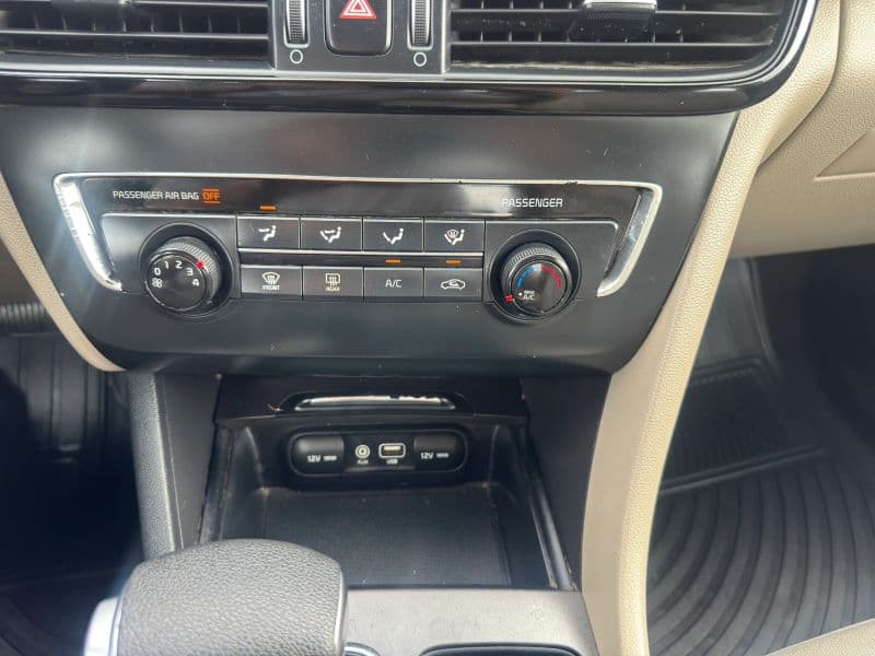 2016 Kia Optima LX Sedan 4D - image 20