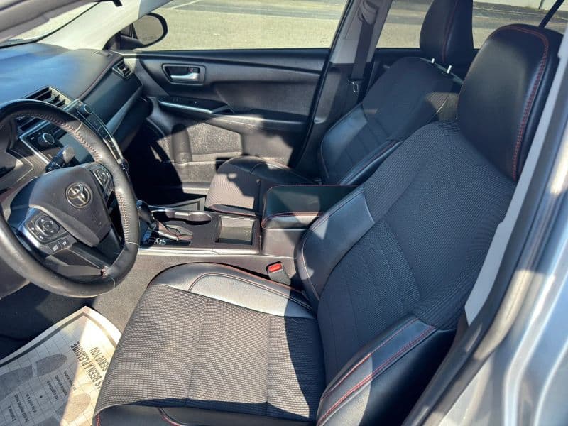 2016 Toyota Camry SE Sedan 4D - image 8