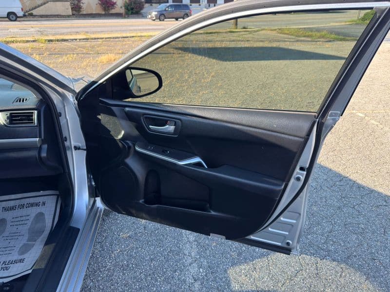 2016 Toyota Camry SE Sedan 4D - image 14