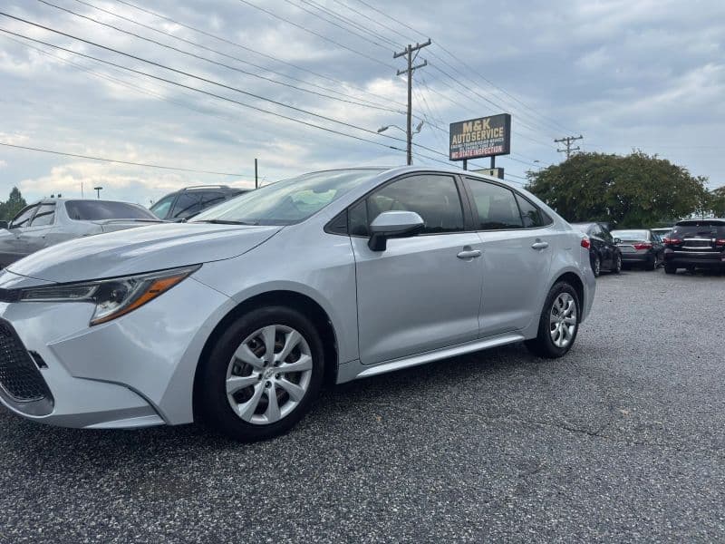 2020 Toyota Corolla LE Sedan 4D - image 2