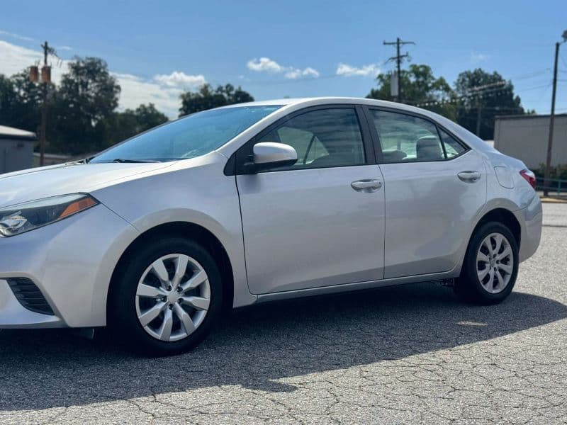 2016 Toyota Corolla LE Sedan 4D - image 2