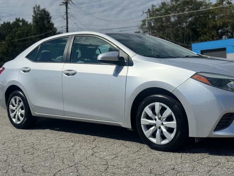 2016 Toyota Corolla LE Sedan 4D - image 6