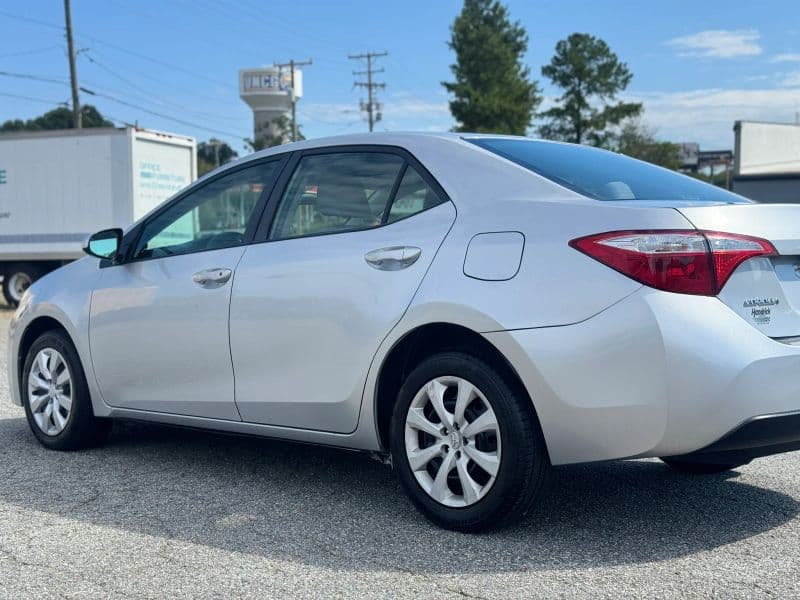 2016 Toyota Corolla LE Sedan 4D - image 3