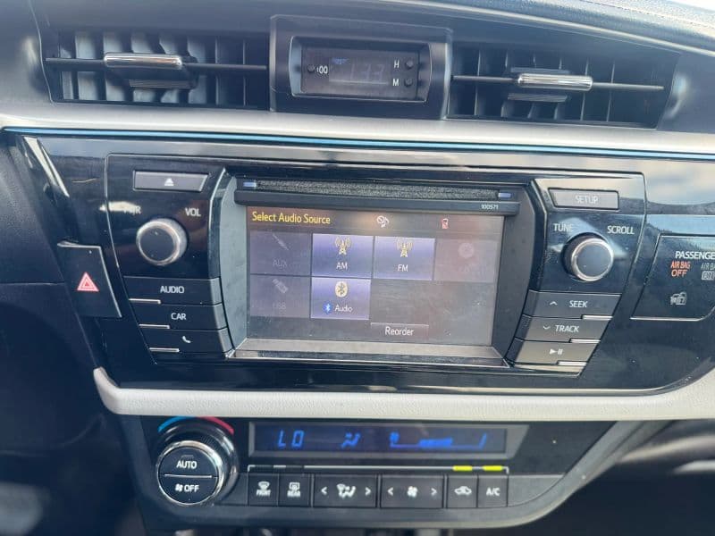2016 Toyota Corolla LE Sedan 4D - image 15