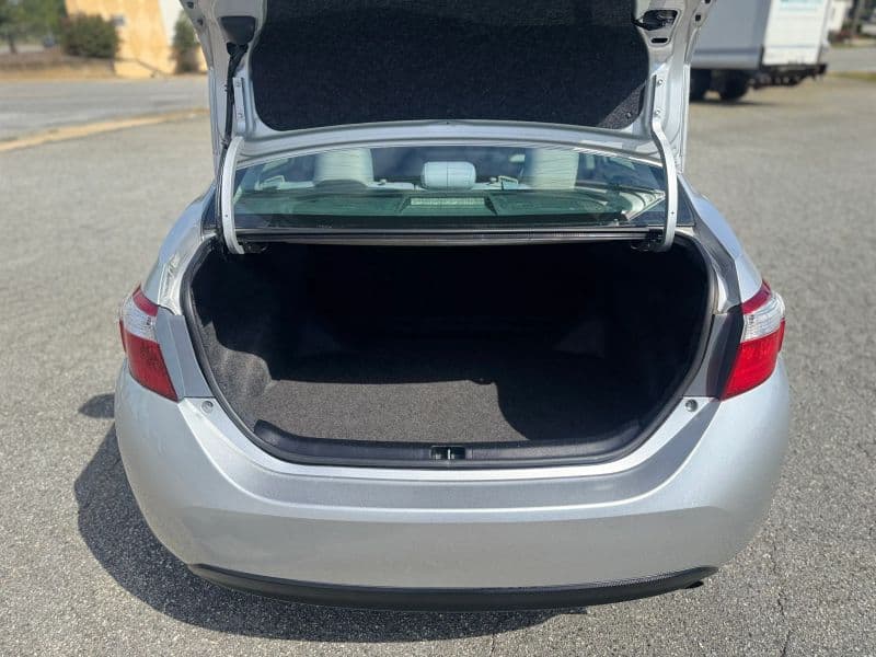 2016 Toyota Corolla LE Sedan 4D - image 10
