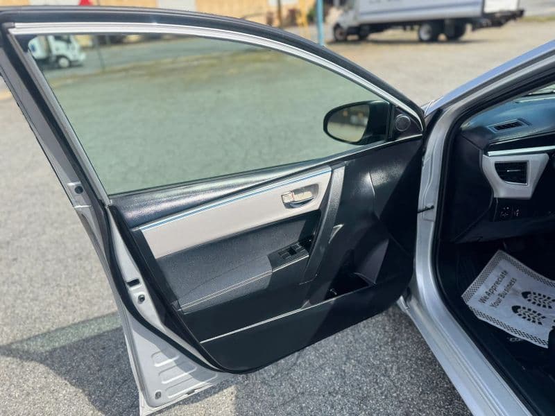 2016 Toyota Corolla LE Sedan 4D - image 8