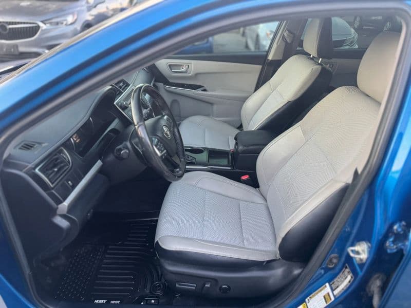 2017 Toyota Camry SE Sedan 4D - image 7