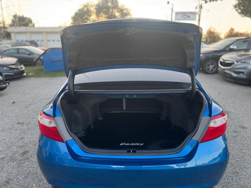 2017 Toyota Camry SE Sedan 4D - image 10