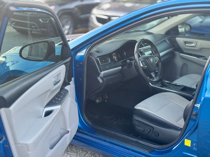 2017 Toyota Camry SE Sedan 4D - image 6