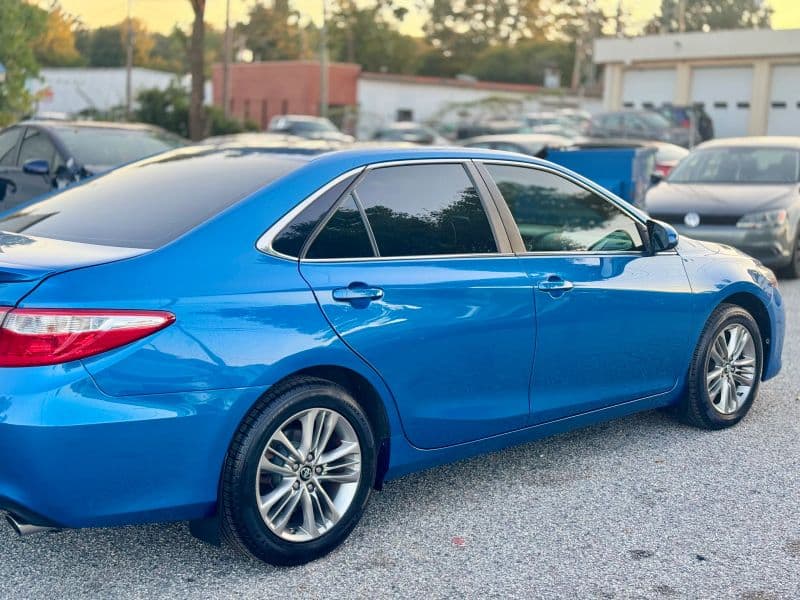 2017 Toyota Camry SE Sedan 4D - image 3