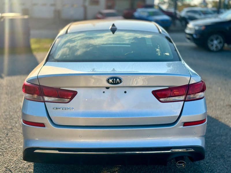 2019 Kia Optima LX Sedan 4D - image 4