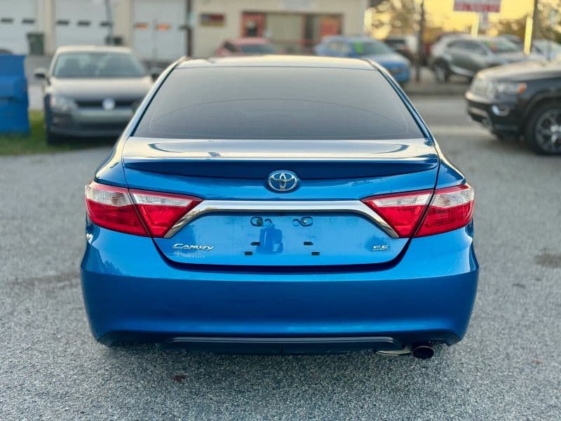 2017 Toyota Camry SE Sedan 4D - image 4