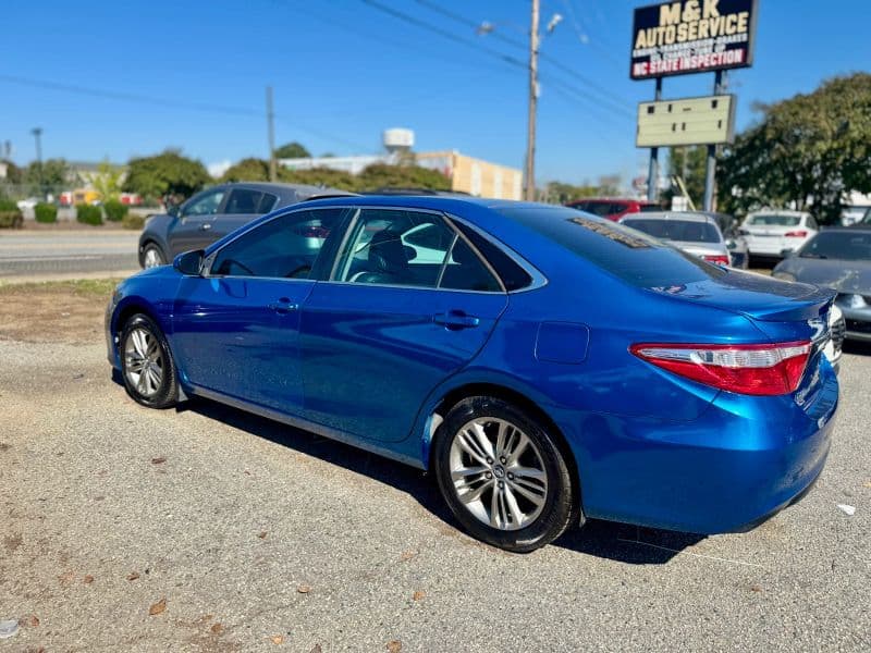 2017 Toyota Camry SE Sedan 4D - image 5