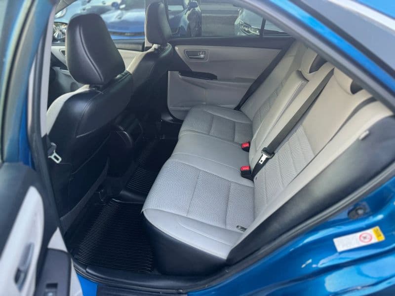 2017 Toyota Camry SE Sedan 4D - image 9